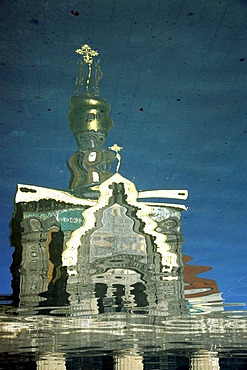 Russian Chapel reflected in water, Mathildenhoehe, Darmstadt, Hesse, Germany