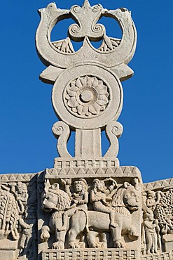 Buddhist symbols, Shrivatsa in Triratana over the chakra wheel on Torana, stupas of Sanchi, UNESCO World Heritage site, built by King Ashoka, Mauryan dynasty, Sanchi, Vidisha in Madhya Pradesh, North India, India, Asia