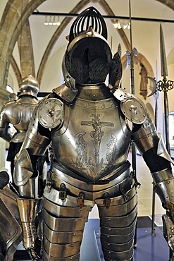 Hall with medieval armour, full plate armour from southern Germany, 16th Century, Bavarian National Museum, Prinzregentenstrasse 3, Munich, Bavaria, Germany, Europe