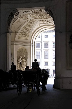 Horse-drawn carriage, Hofburg Imperial Palace, Vienna, Austria, Europe