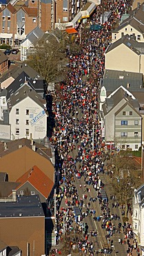 Aerial view, street carnival, carnival procession, Bochum-Linden, Bochum, Ruhrgebiet region, North Rhine-Westphalia, Germany, Europe