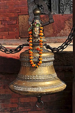 Sacred bell, temple, Varanasi, Benares, Uttar Pradesh, India, South Asia