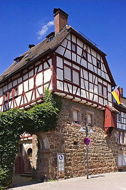 Building with the Bettendorfschen Tor gate, Eberbach, Rhein-Neckar-Kreis district, Baden-Wuerttemberg, Germany, Europe