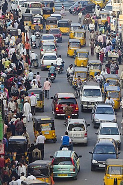 Busy street, Charminar, Hyderabad, Andhra Pradesh, India, Asia