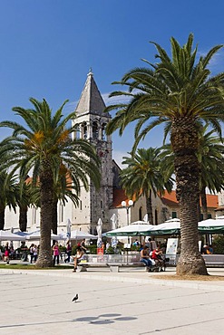 Riva Promenade and church Sveti Dominik, old town, UNESCO World Heritage Site, Trogir, Dalmatia, Croatia, Europe