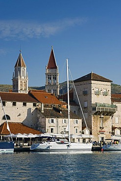 Riva promenade, Cathedral of St. Lawrence, city walls, old town, UNESCO World Heritage Site, Trogir, Dalmatia, Croatia, Europe