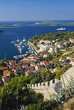 View from Spanjola Fortress over the port and town of Hvar, Hvar Island, Dalmatia, Croatia, Europe