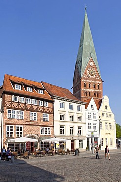 Am Sande square with the tower of the church of St. Johannis, Lueneburg, Lower Saxony, Germany, Europe