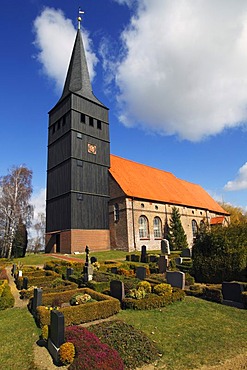Historic church Dreikoenigskirche and cemetery in Haselau, Haseldorfer Marsch, Lower Elbe, Elbe marshes, Pinneberg distric, Schleswig-Holstein, Germany, Europe