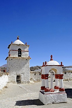 Church built with Adobe construction methods, Parinacota, mountain village, Lauca National Park, Altiplano, Norte Grande, Northern Chile, Chile, South America