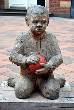 Boy with a ball, wooden sculpture, artist Peter Nettesheim, Borken, West Muensterland, Muensterland, North Rhine-Westphalia, Germany, Europe