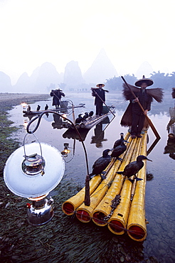 Cormorant fishermen on bamboo rafts on Rvier Li, Guilin, Yangshou, Guangxi Province, China, Asia