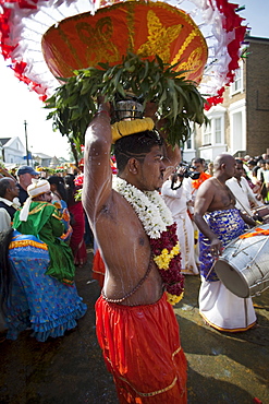 Chariot Festival participants, Shri Kanaga Thurkkai Amman Temple, Ealing, London, England, United Kingdom, Europe