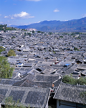 Ancient rooftops and traditional architecture of Old Town, Lijiang, UNESCO World Heritage Site, Yunnan Province, China, Asia