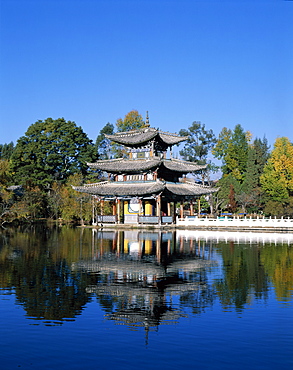 Black Dragon Pool Park, Deyue Pavilion, pagoda from the Ming Dynasty, Lijiang, UNESCO World Heritage Site, Yunnan Province, China, Asia