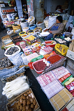 General food store in Market Square of Old Town, Lijiang, Yunnan Province, China, Asia