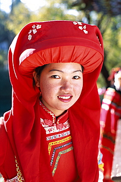 Lisu Minority girl dressed in Lisu hill tribe costume, Lijiang, Yunnan Province, China, Asia