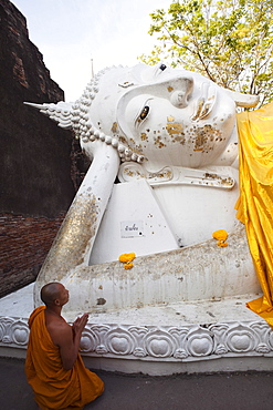 Monk in front of Reclining Buddha statue at Wat Yai Chai Mongkhon, Ayutthaya Historical Park, UNESCO World Heritage Site, Ayutthaya, Thailand, Southeast Asia, Asia