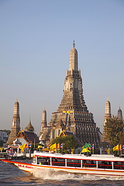 Wat Arun and Chao Praya River, Bangkok, Thailand, Southeast Asia, Asia