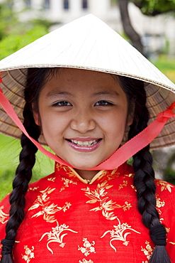 Girl dressed in traditional Vietnamese costume, Ho Chi Minh City, Vietnam, Indochina, Southeast Asia, Asia