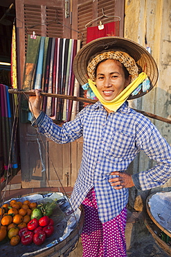 Fruit vendor, Hoi An, Vietnam, Indochina, Southeast Asia, Asia