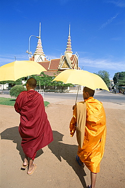Monks walking with umbrellas, Phnom Penh, Cambodia, Indochina, Southeast Asia, Asia