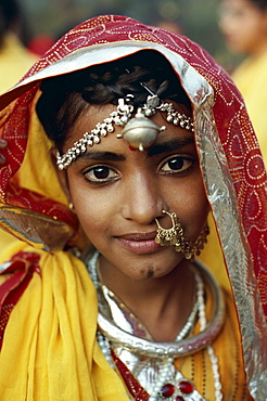 Girl dressed in traditional costume, Rajasthan, India, Asia