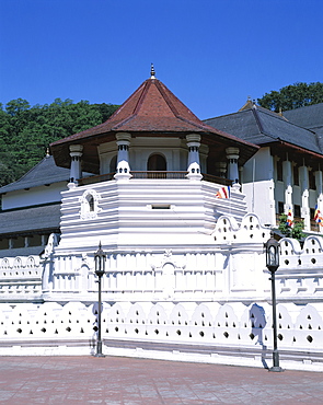 Temple of the Tooth (Sri Dalada Maligawa), UNESCO World Heritage Site, Kandy, Sri Lanka, Asia