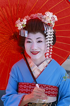 Apprentice Geisha (Maiko), in traditional costume, Kyoto, Honshu, Japan, Asia