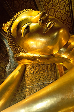 Reclining Buddha, 46 metres long, Wat Pho, Bangkok, Thailand, Southeast Asia, Asia