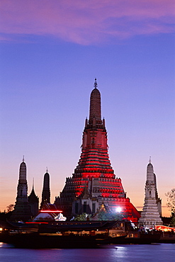 Temple of the Dawn (Wat Arun) and Chao Phraya River at night, Bangkok, Thailand, Southeast Asia, Asia