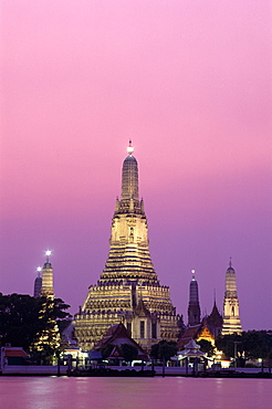 Temple of Dawn (Wat Arun) and the Chao Phraya River at sunset, Bangkok, Thailand, Southeast Asia, Asia