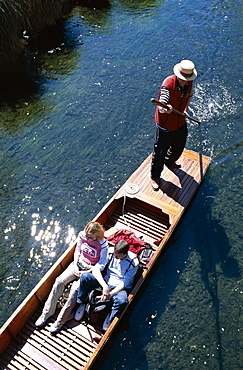 Punting on the River Avon, Christchurch, South Island, New Zealand, Pacific