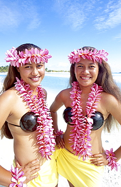 Polynesian girls dressed in traditional costume with leis (flower garlands), Aitutaki, Cook Islands, Polynesia, South Pacific, Pacific