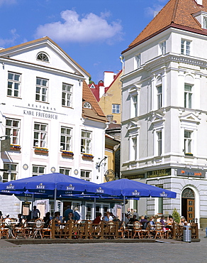 Outdoor cafes in the Old Town, UNESCO World Heritage Site, Tallin, Estonia, Baltic States, Europe