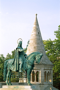 Statue of St. Stephen, Fishermens Bastion, Buda, UNESCO World Heritage Site, Budapest, Hungary, Europe