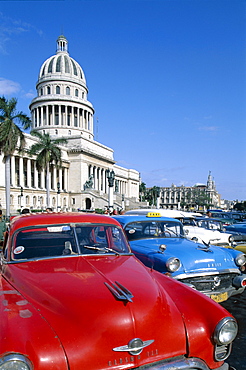 Vintage cars and Capitol Building (Capitolio), Havana (Habana), Cuba, West Indies, Central America