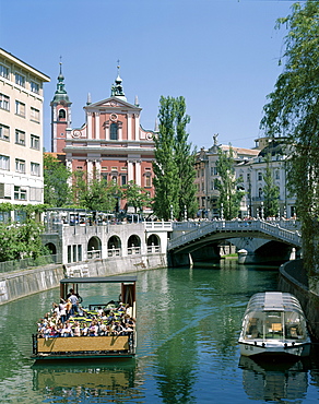 Ljubljanica River and city centre, Ljubljana, Slovenia, Europe