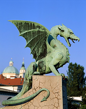 Dragon Bridge Statue (Zmajski most), Ljubljana, Slovenia, Europe