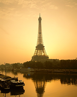 Eiffel Tower and Seine River at dawn, Paris, France, Europe