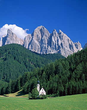 Dolomite Mountains (Dolomiti) and St. Giovanni Church, Villnoss, Val di Funes, Trentino, Italy, Europe