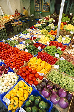 Market stalls, The Viktualienmarkt, Munich, Bavaria, Germany, Europe