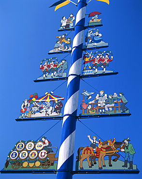 Maypole in the Viktualienmarkt, Munich, Bavaria, Germany, Europe