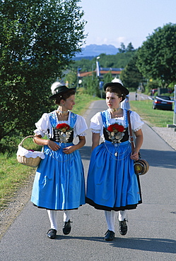 Women in Bavarian costume, Bavarian Festival, Rosenheim, Bavaria, Germany, Europe