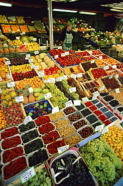 Market stalls, The Viktualienmarkt, Munich, Bavaria, Germany, Europe