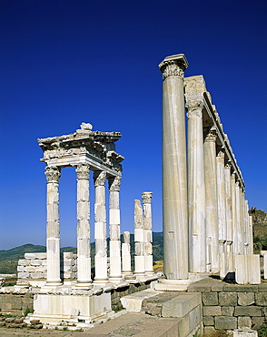 Ancient ruins, Pergamon (Bergama), Aegean Coast, Anatolia, Turkey, Asia Minor, Eurasia