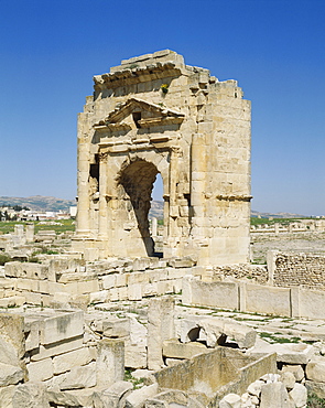 Trajans Arch, Maktar, Tunisia, North Africa, Africa