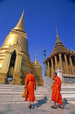 Monks, Wat Phra Kaew, Grand Palace, Bangkok, Thailand, Southeast Asia, Asia