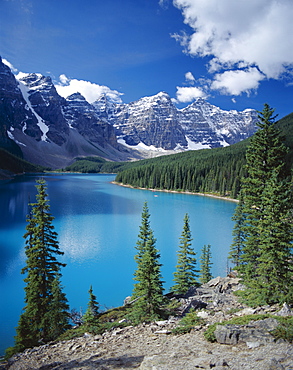 Moraine Lake, Banff National Park, UNESCO World Heritage Site, The Rockies, Alberta, Canada, North America