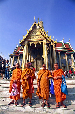 Group of Buddhist monks, Wat Phra Kaew, Grand Palace, Bangkok, Thailand, Southeast Asia, Asia